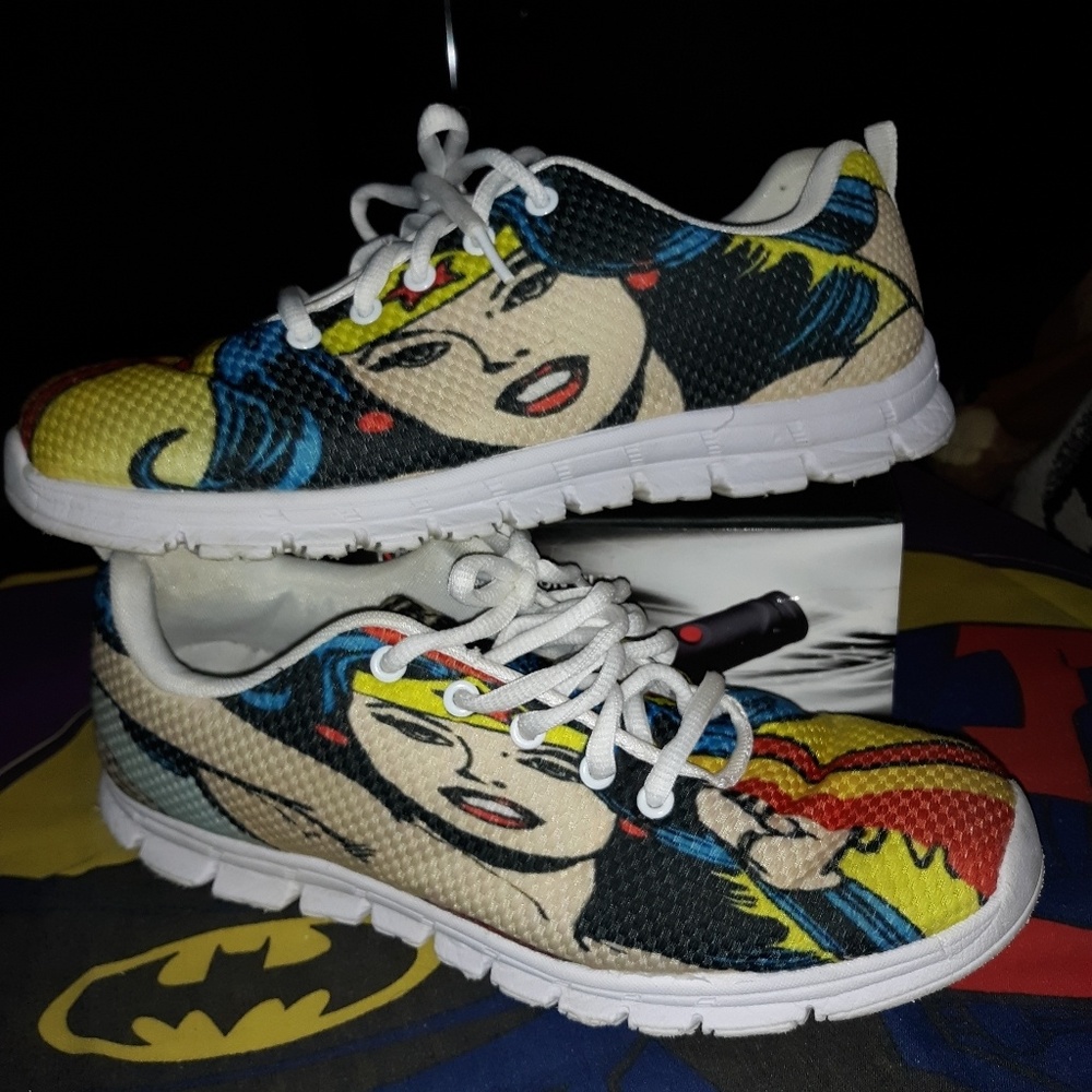 Women's Wonder Woman Shoes Size 7.5